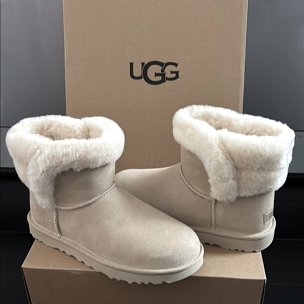 UGG SANIYA SHEARLING MINI BOOTS IN SAW DUST SZ 7 NWT